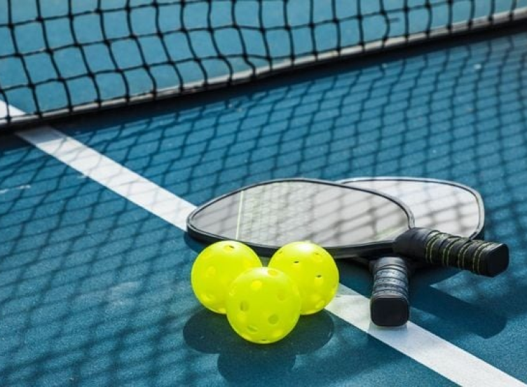 Cách chọn bóng Pickleball phù hợp